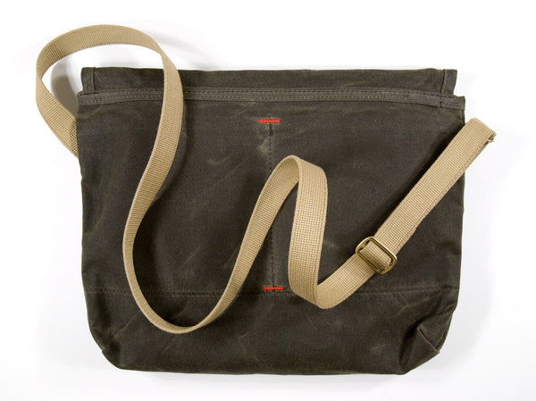 Musette with flap in gray